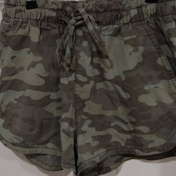 American Eagle Outfitters Women's Hi-Rise Camo Shorts NWT - Picture 15 of 15